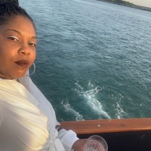 Meet your Posher, Romara